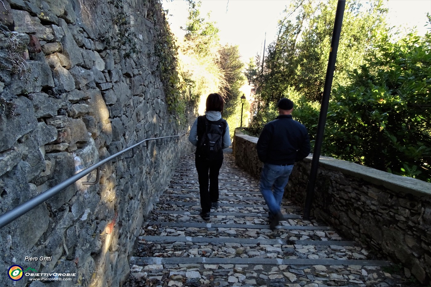 42 In discesa verso Via San Viglio.JPG
